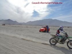 Carreras de motos durante tecate score San Felipe 250