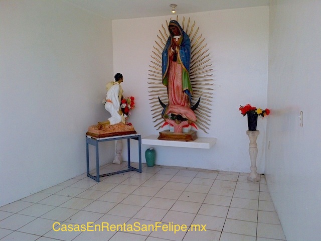 Escalando hacia la Capilla de Guadalupe en San Feipe